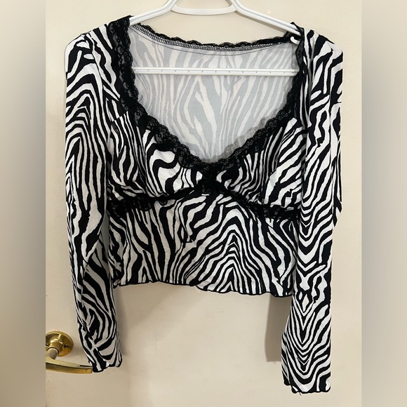 Lace trim top - Picture 4 of 4